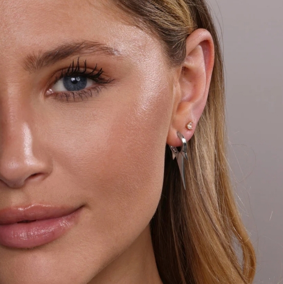 NEW Gabriella Smooth Triple Spike Earrings SILVER - Picture 3 of 4